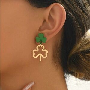 Elegant Green and Gold Clover Earrings